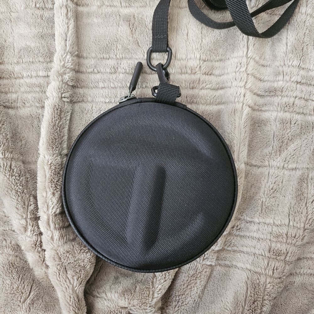 Telfar medium pill